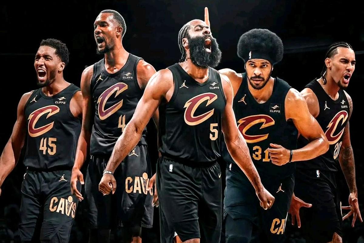 哈登这剧本不对劲啊！场均近20分，投篮和三分命中率双双干到50%？那个曾经持