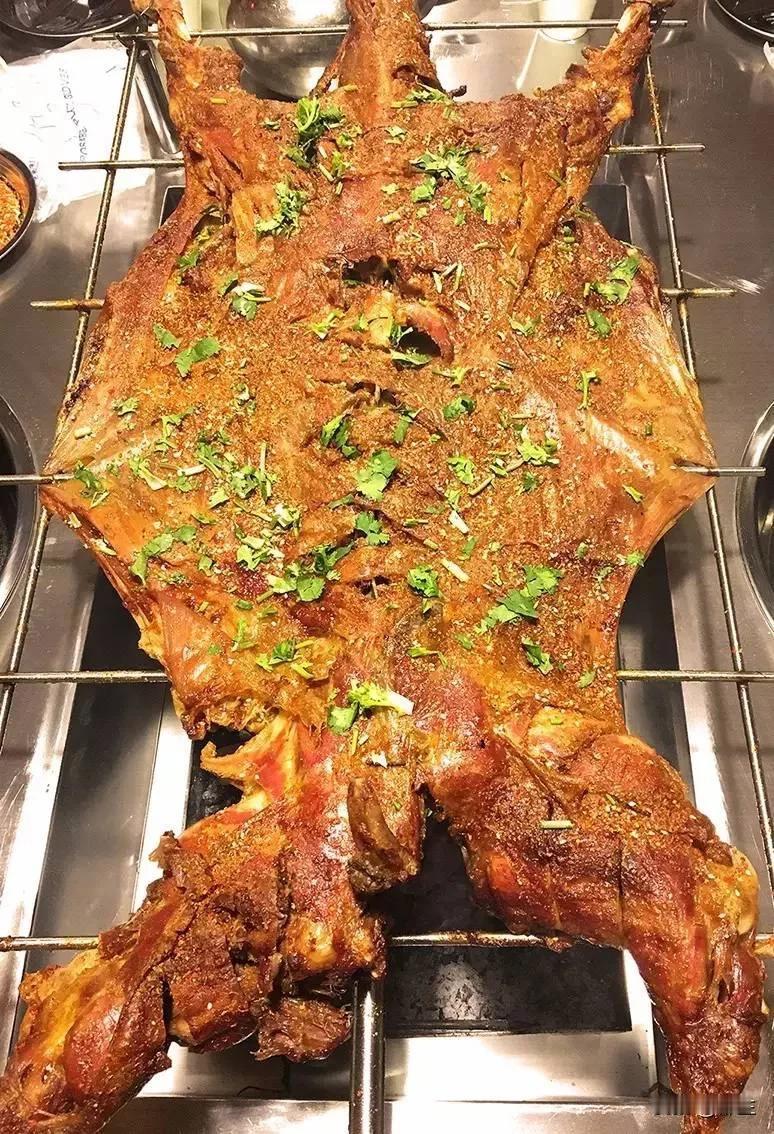 36斤活羊烤了之后剩下6.9斤，我一个做烤羊肉的叔叔分析了几点原因。第一、按