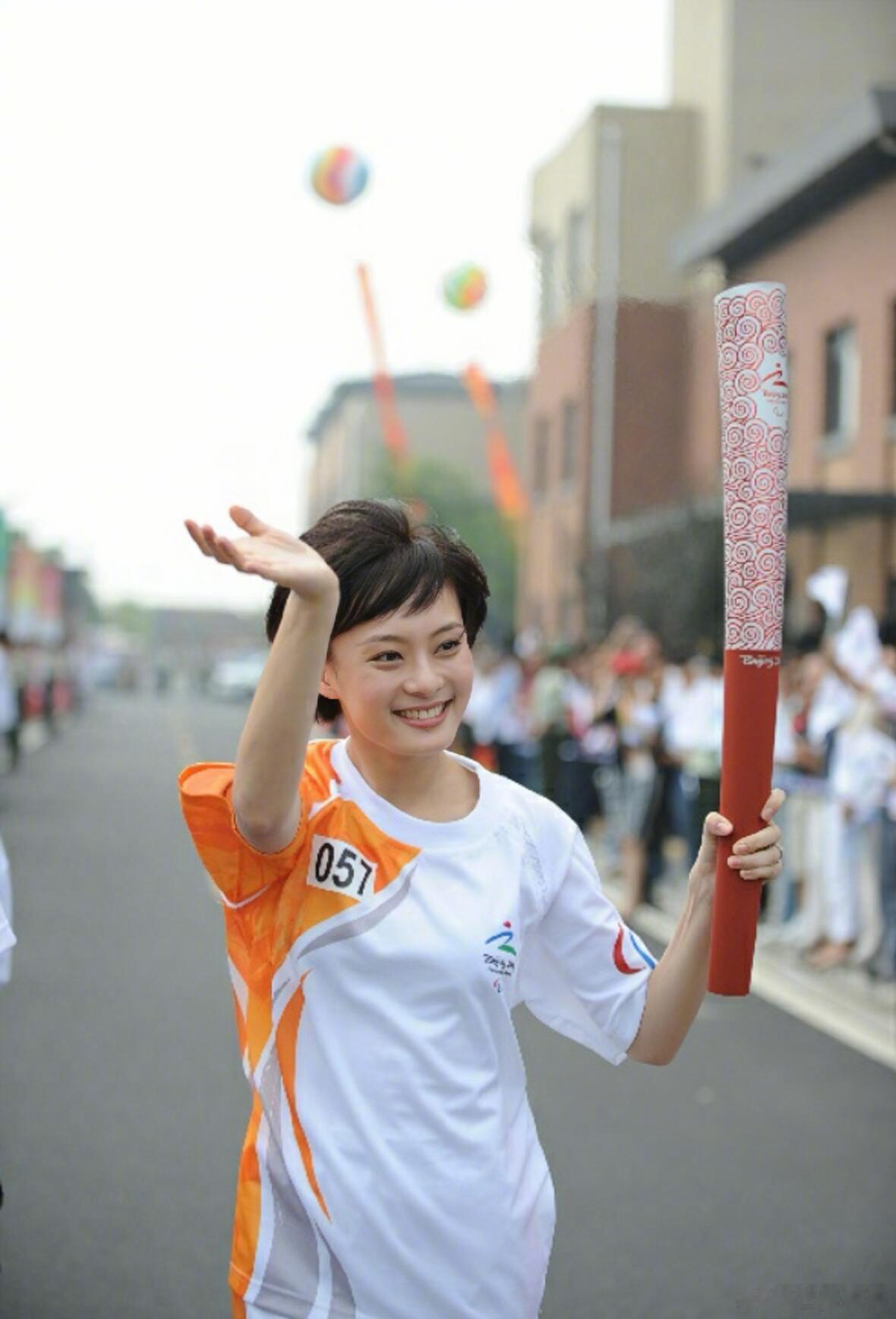 孙俪又剪发了到底谁说孙俪适合长发，娘娘明明就是天选短发脸，好美！！​​​