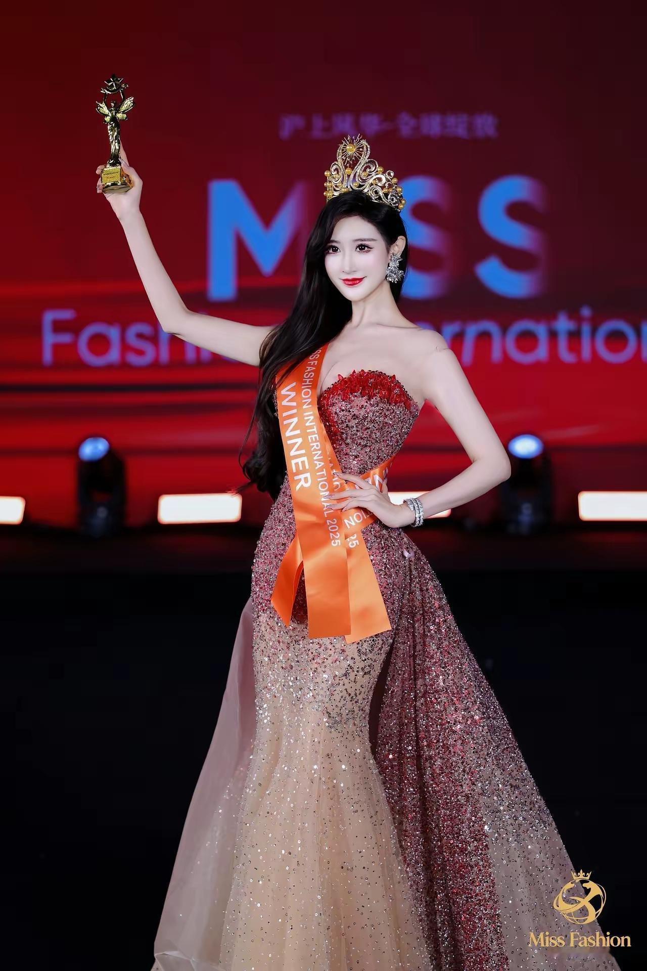 女人最耐看的长相是什么样的最新产生的2025环球小姐总冠军北京女孩妮萨这样的就是