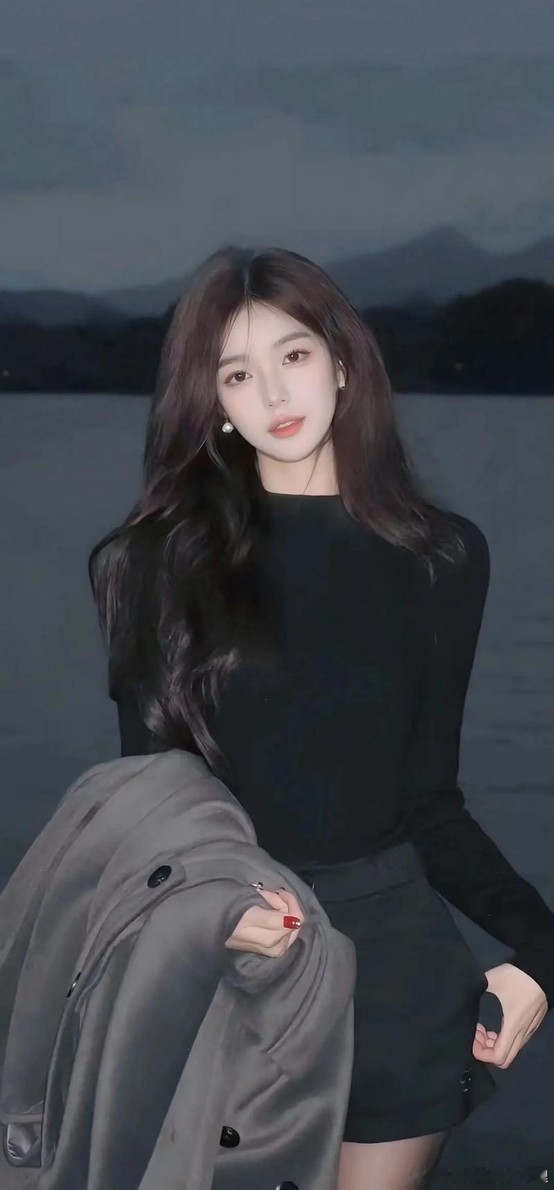 生肖鸡运势🐔鸡年大吉，1月运势飙升！🎉属鸡的小伙伴们，1月份你们的好运简