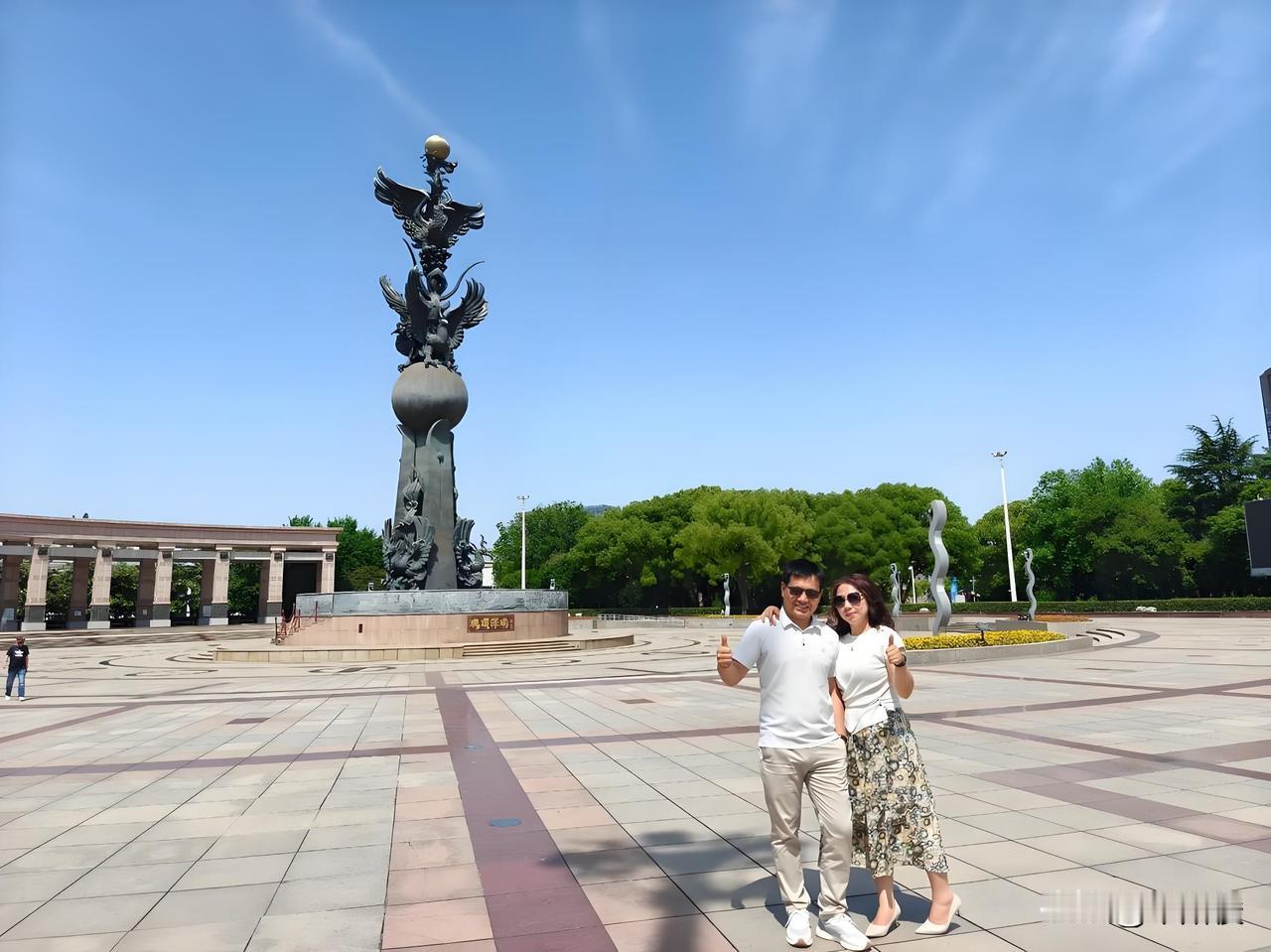 鸠兹风景区是安徽芜湖的国家4A级景区，由鸠兹广场、镜湖公园、中山路步行街等组成，