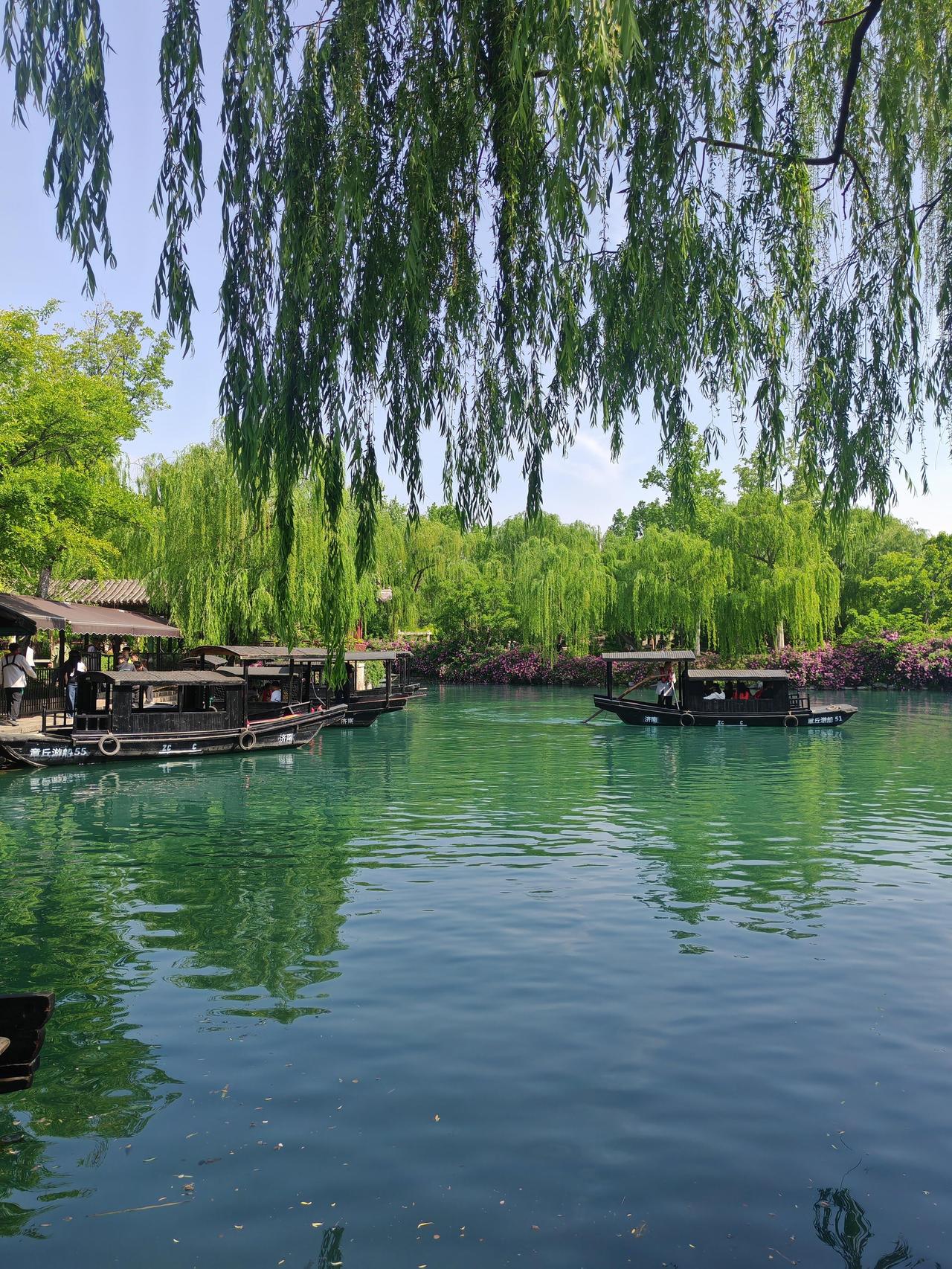 一位父亲在台上说：在精力条件允许下，尽量要在孩子小的时候，多陪陪他。你别觉得孩子
