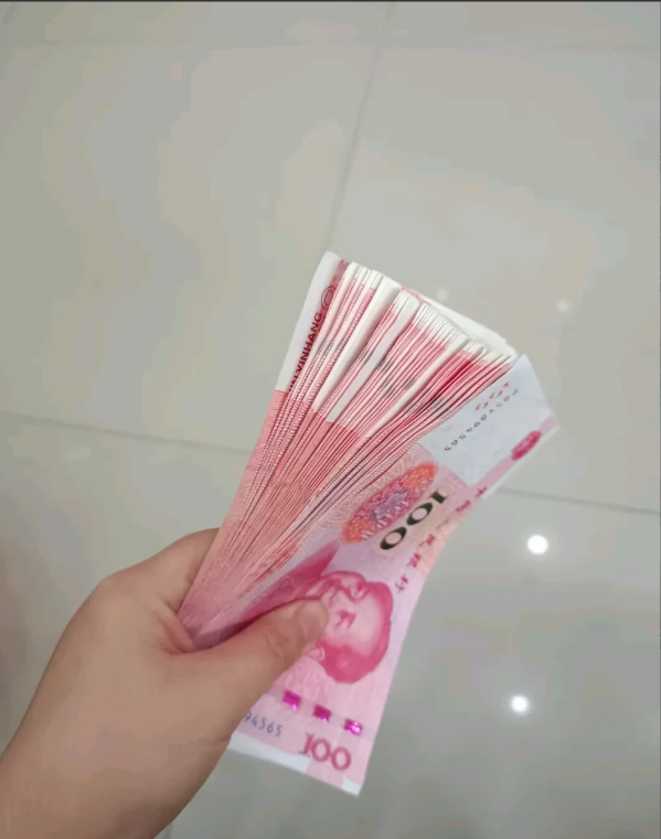 同事说她儿子5岁，压岁钱已经存了15万，有钱人就是不一样啊，同事的老公是