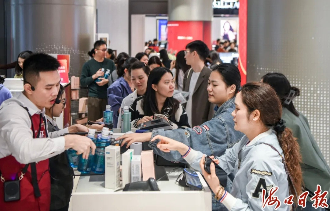 海南封关后买金饰和苹果手机能省钱海南封关首日，离岛免税数据就爆了！据海口海关公布