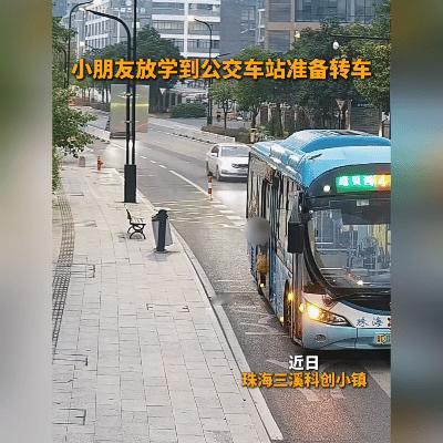 警灯照亮归途！珠海小学生迷路，民警护送温暖全城！11月15日，珠海三溪科创