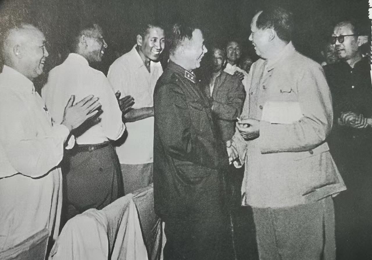 1981年，黄克诚撰写重要文章《关于对毛主席的评价和对毛泽东思想的态度问题》，准