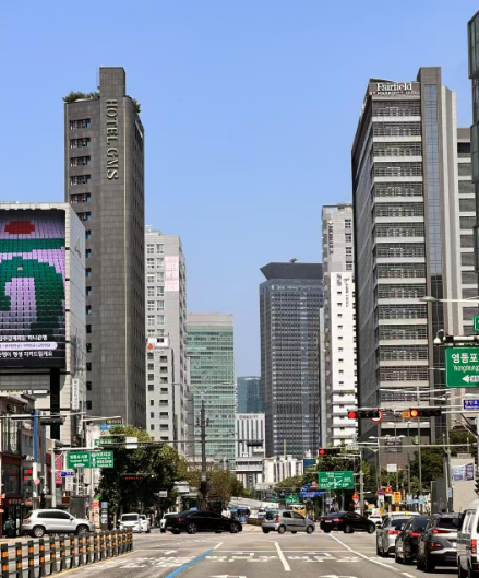 为什么我们看不起的韩国，却成为发达国家了？韩国面积10.3万平方公里，人口514