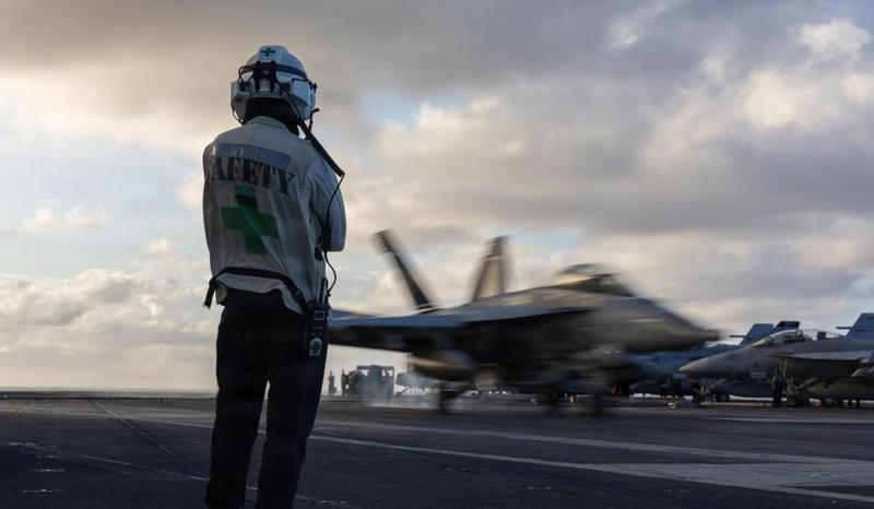 美军突袭委内瑞拉！48小时9架飞机被击落，缉毒幌子下的霸权算计藏不住了我刚