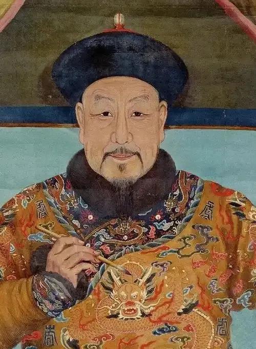 乾隆皇帝是清朝全面落后的开始。他一上位，人们就看到了一个与他的爷爷康熙完全不同的