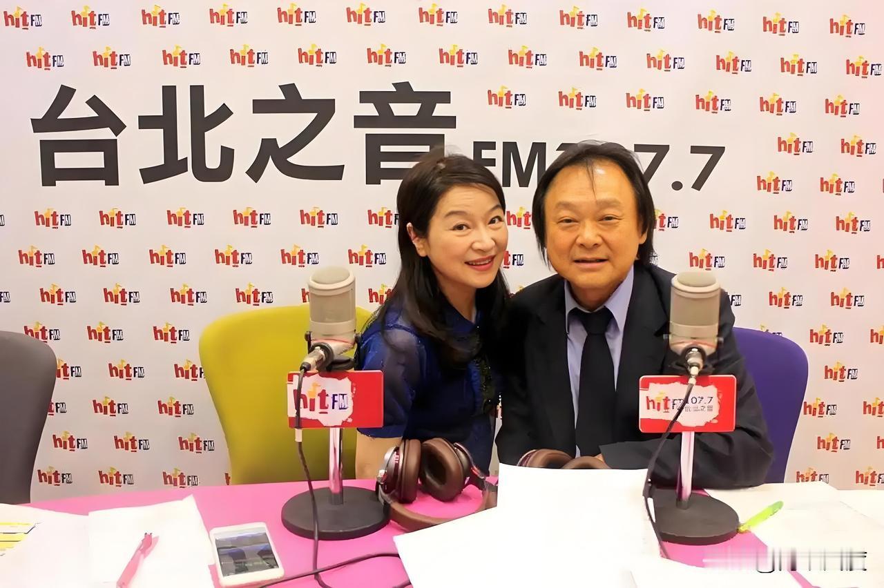 周玉蔻又跟王世坚杠上了。王世坚酸讽周玉蔻老太婆，周玉蔻发文回击:我交往男人都是五