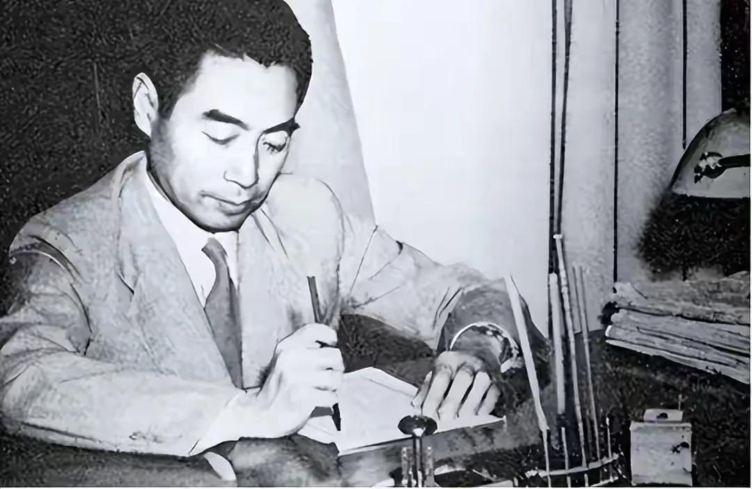 1956年，军委会议，钱学森提出中国应组建“火箭军”，周总理却摇头说：“这名字太