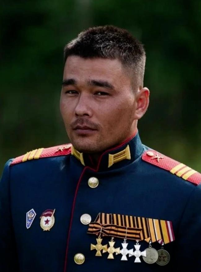 来自布里亚特的35岁中士尼古拉·库梅诺夫（NikolaiKumenov）。