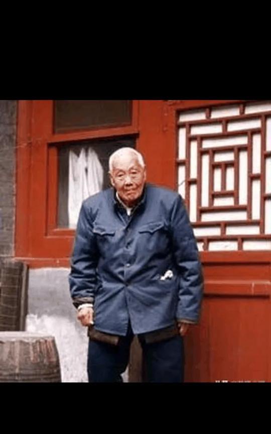 晚清时期，婉容把太监孙耀庭叫进闺房，命令他伺候自己冲澡，谁知，当她解开衣衫，孙耀
