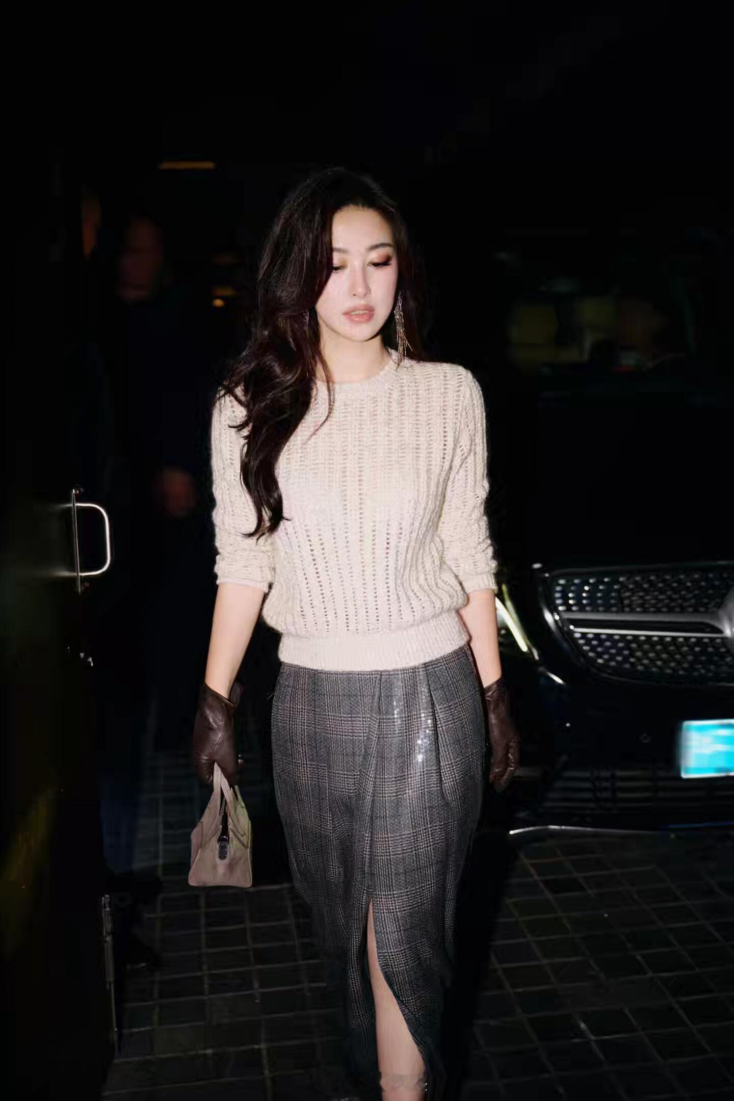 朱珠怎么那么会拍啊？姐姐从窗边到下车的镜头没有不美的🤤🤤​​​