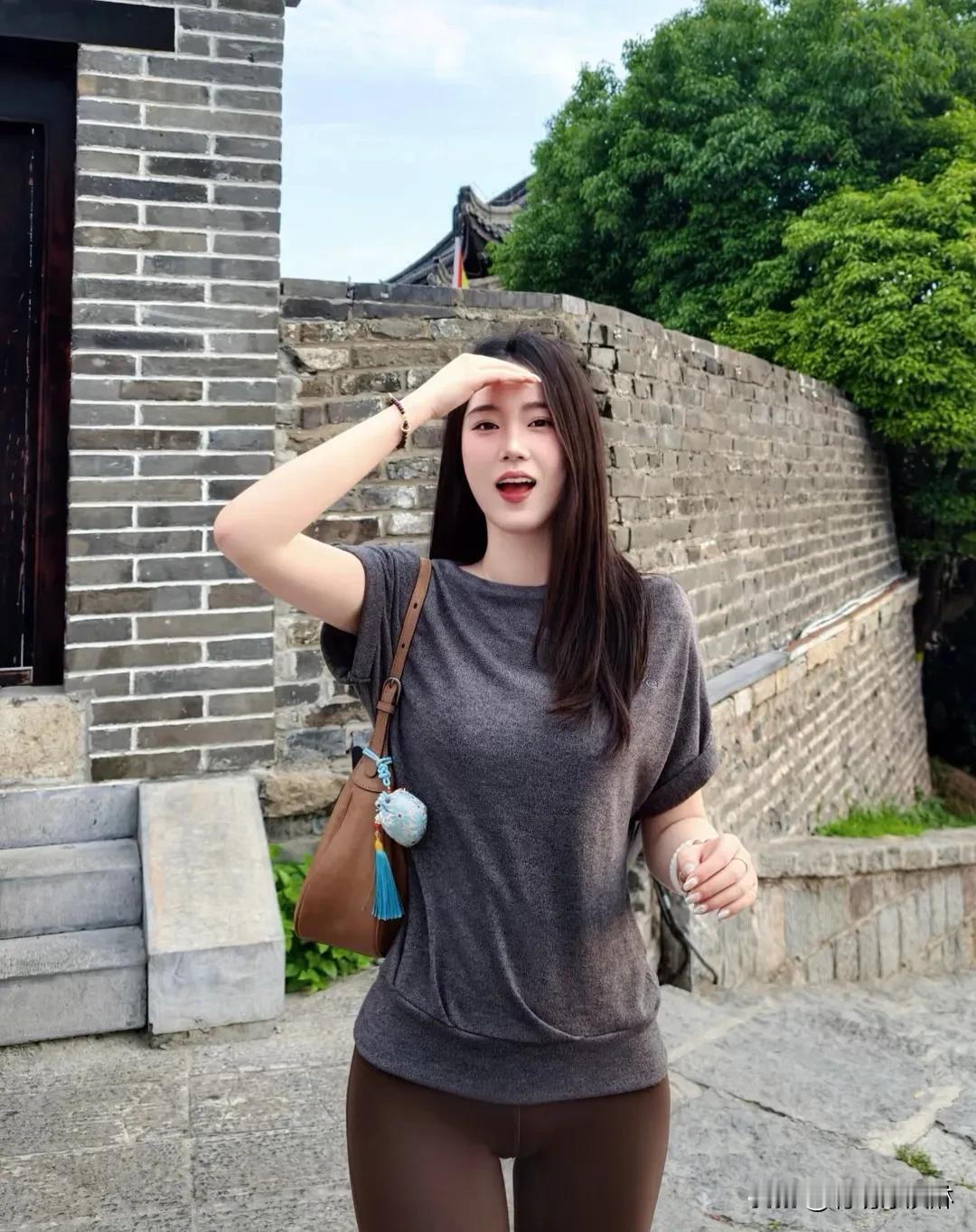 青石板街，转身瞬间惊艳了时光！谁说古城只有历史？活力与美，从不缺席。