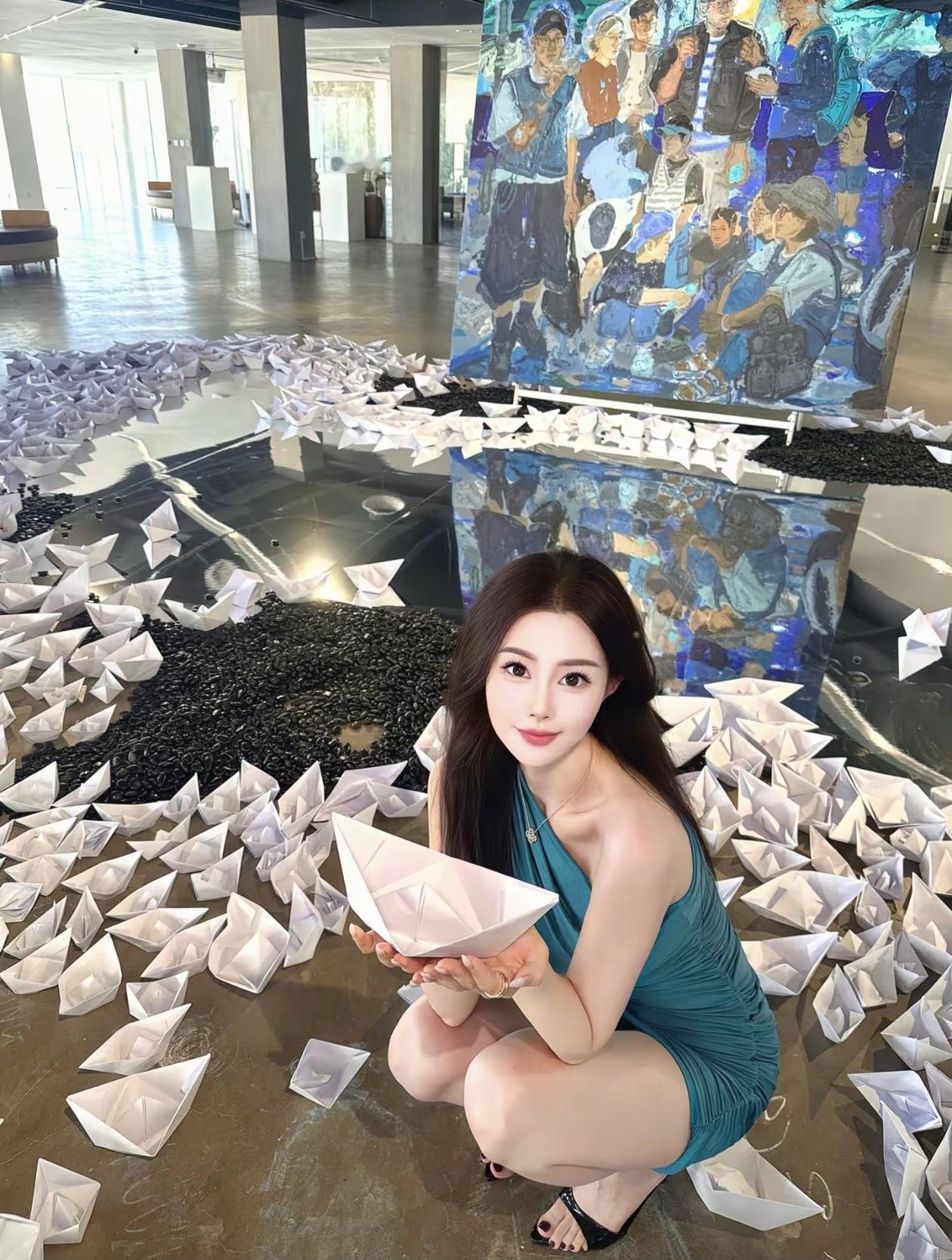 梦幻纸船海洋，少女与艺术共舞