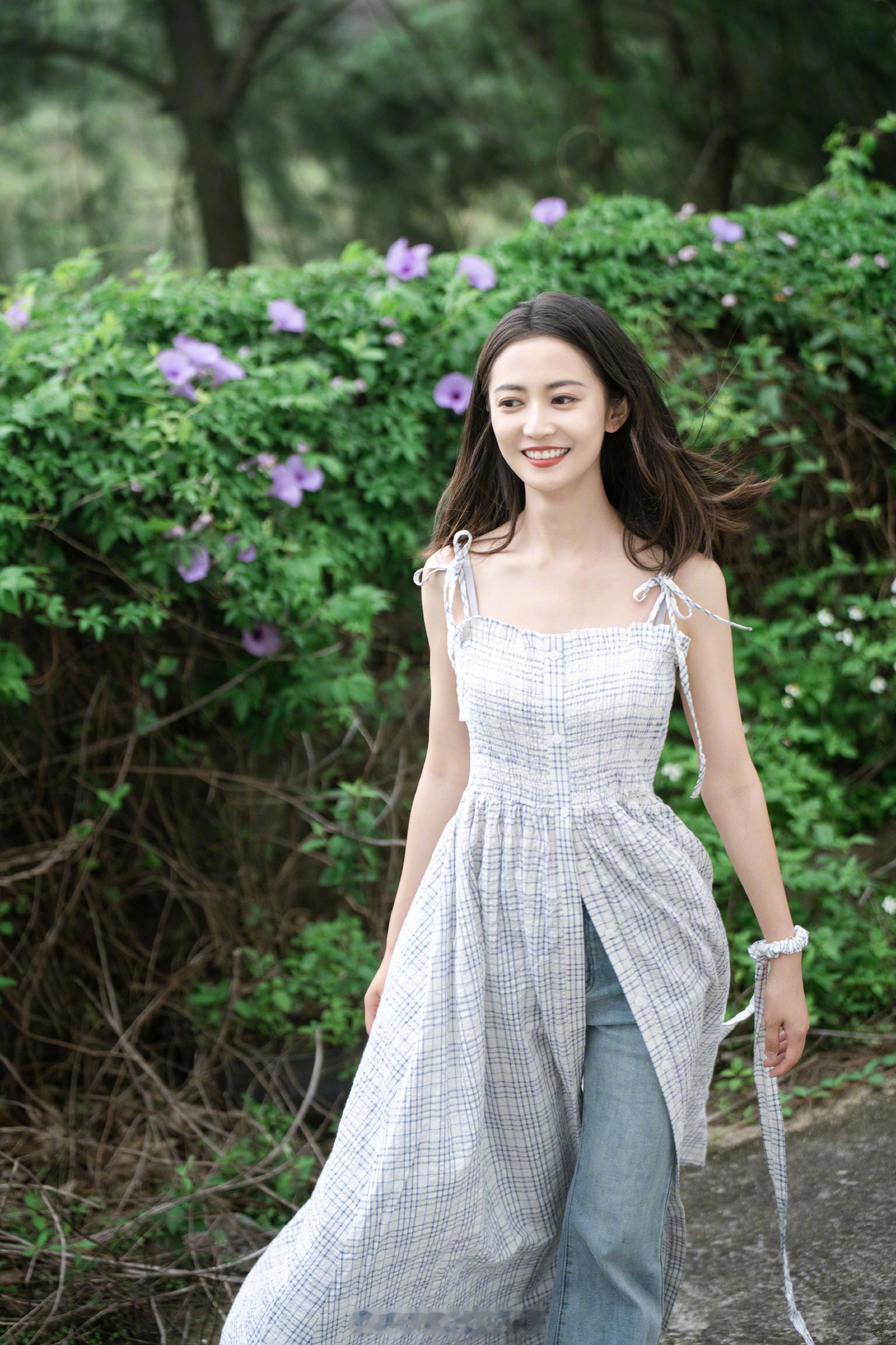 陈钰琪初夏小吊带穿搭来了​​​