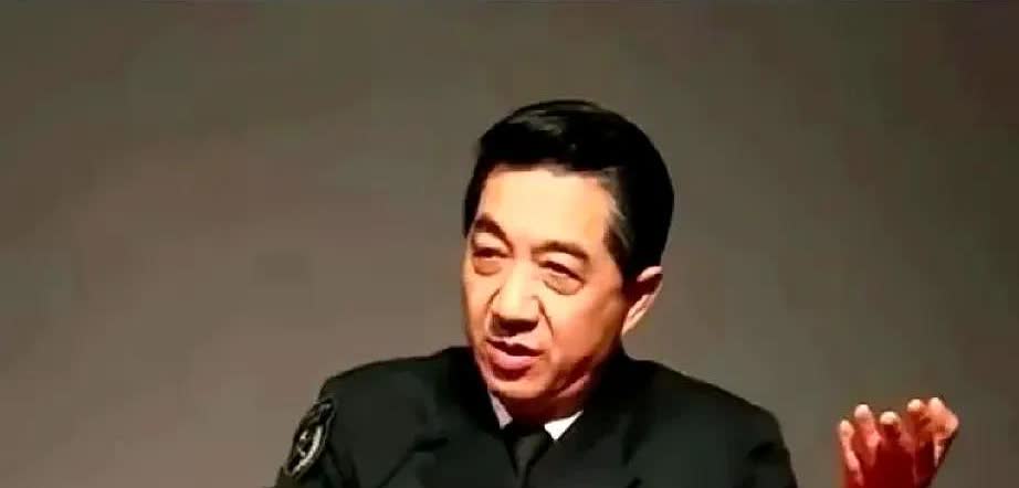 谢谢你张召忠！你真是伟大的预言家！2015年你就说过：美国啥也不干，让东方大国追