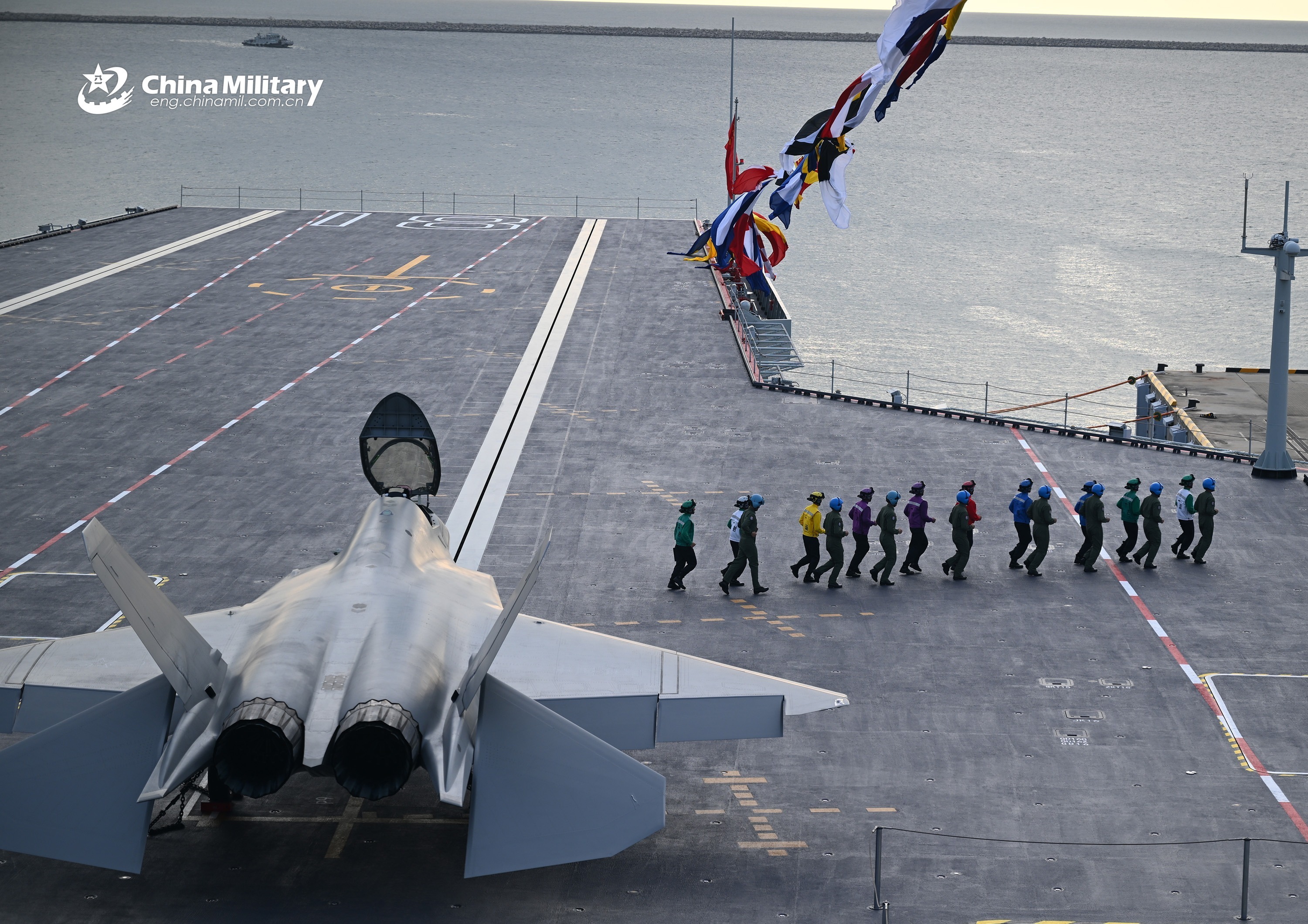 福建舰、歼35舰载机都太帅气了，期待004[doge]​​​