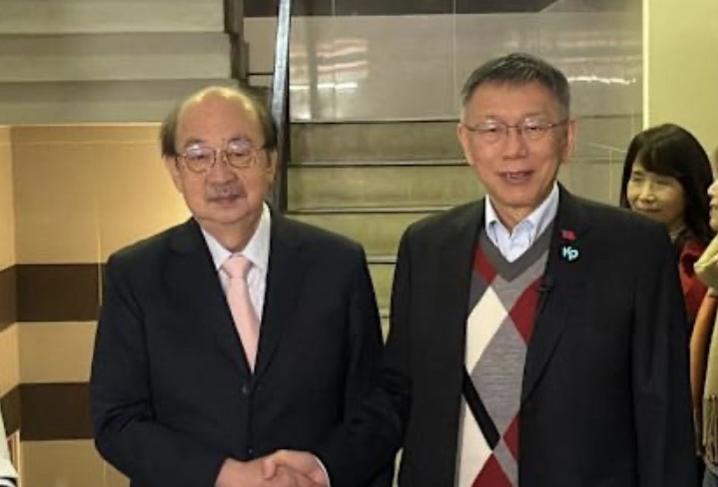 柯文哲单独会见柯建铭，引绿白合猜想？其实郑丽文一个动作，或已说明蓝白合裂隙浮现！