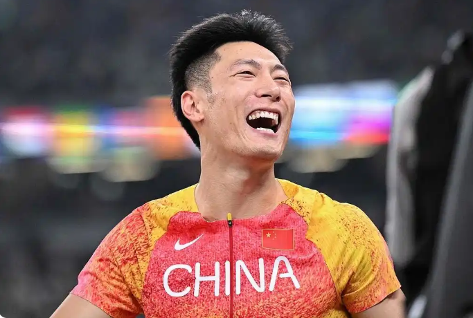 东京田径世锦赛第五日：跳远赛场传来喜讯，石雨豪为中国男子田赛运动员夺得首枚奖牌！