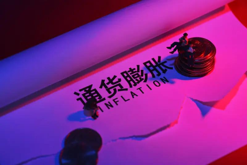 4月7日，《华尔街日报》消息称，IMF警告全球不确定性增加，经济进入“高通胀、低