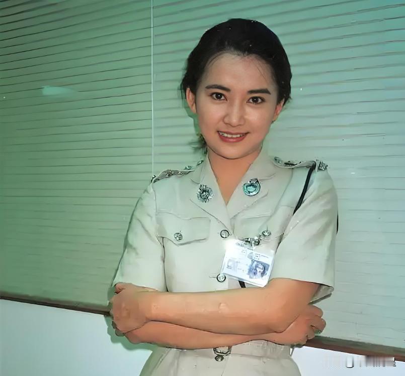 1989年，金马影后胡慧中，被吕小龙骗去拍摄《鬼狐》，拍摄时吕小龙私自加大尺度吻