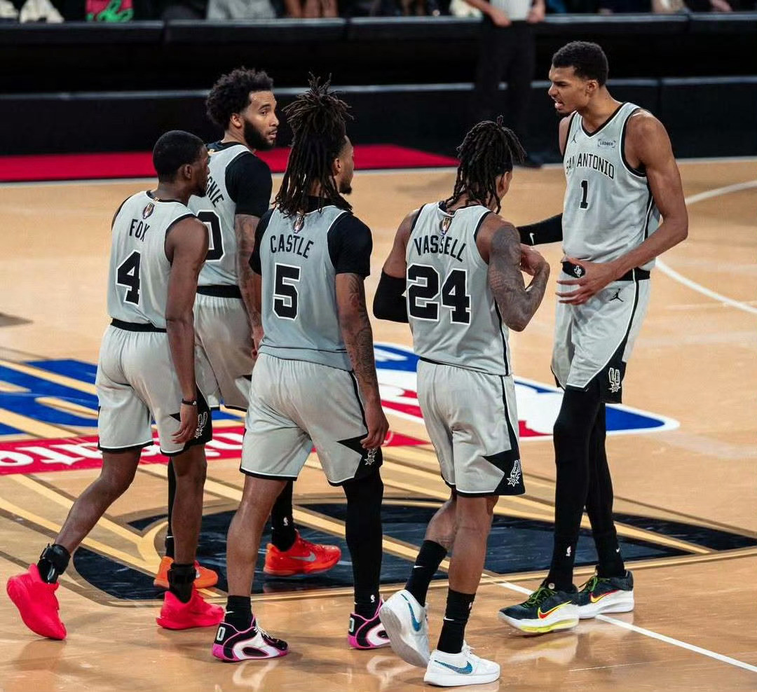 吉诺比利：“多么精彩的比赛啊！我喜欢这种活力。恭喜尼克斯，也恭喜马刺！为我们的球