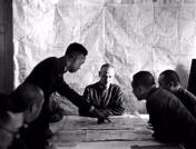 蒋介石这个人有很多讲究，比如：不抽烟、不喝饮料、不喝酒、更不品茶，平时就喜欢喝3