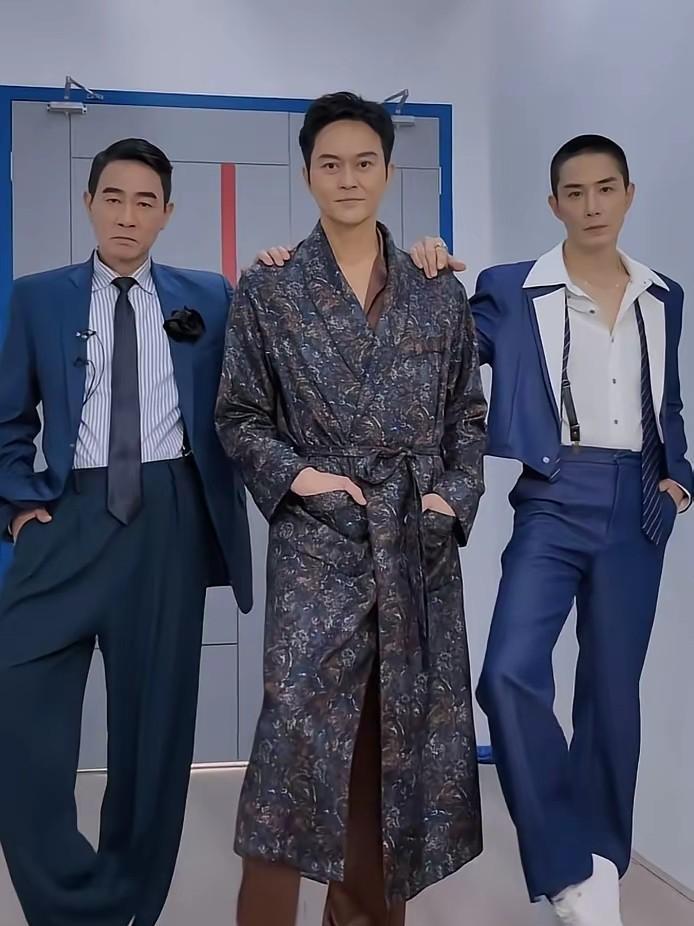 年轻时候看帅气，老了怎么还擦边了，陈小春，张智霖，李承铉也是一直很帅气。如今这