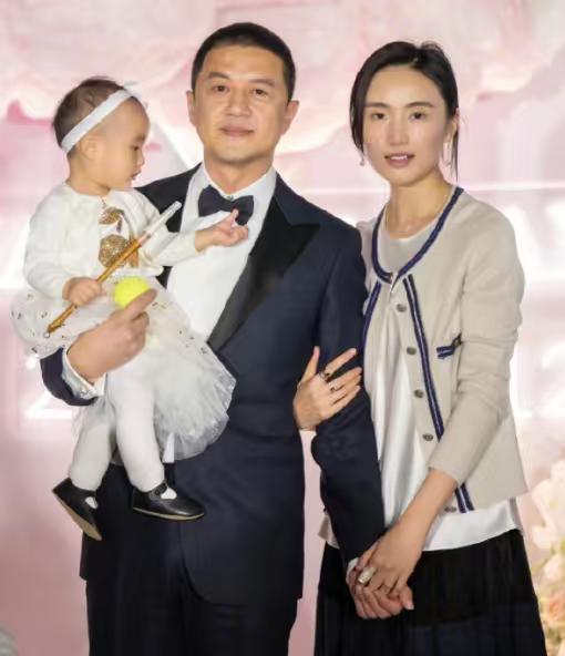 李亚鹏两次离婚，官宣都好有仪式感！10月14日，李亚鹏和海哈金喜官宣离婚，宣告