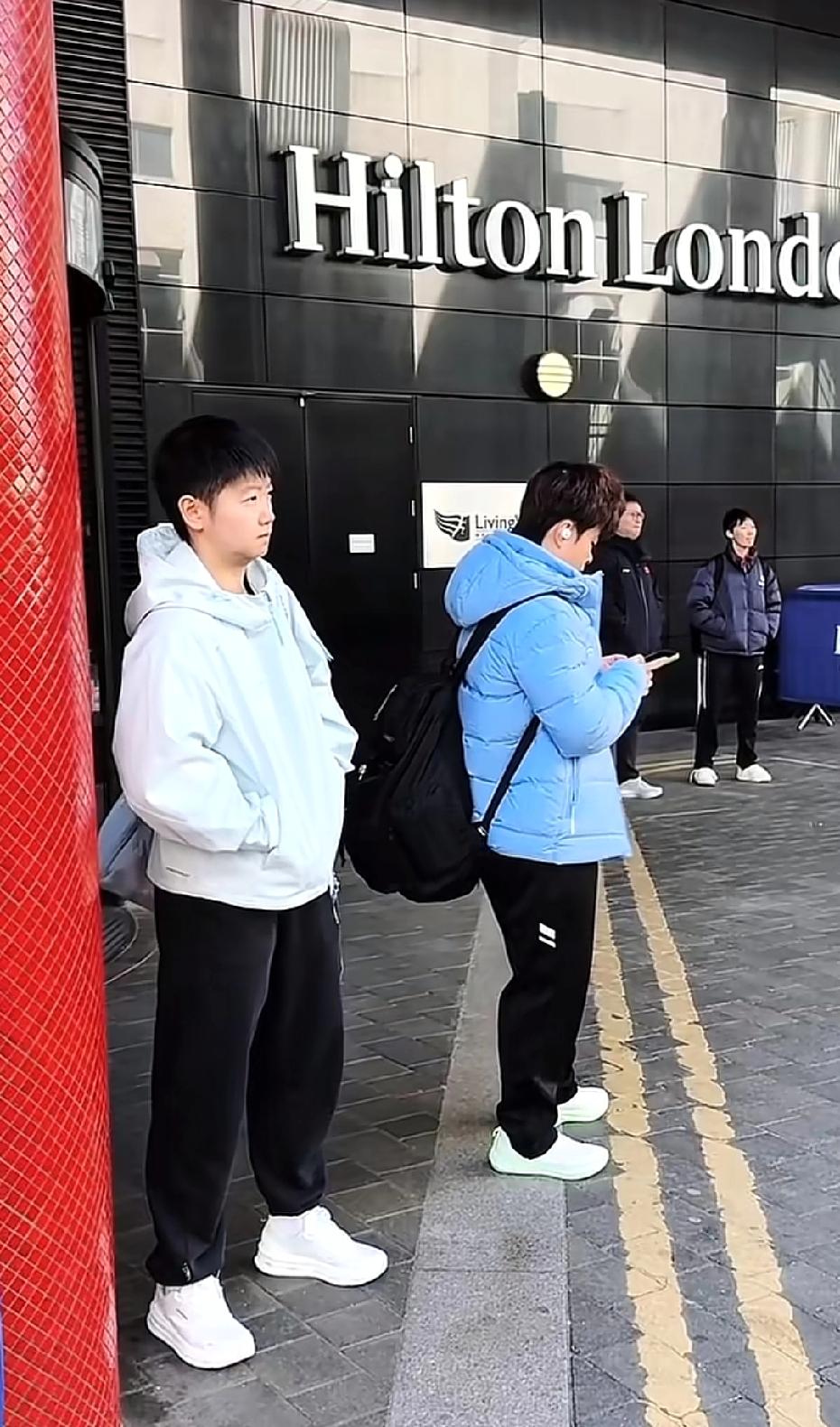 不挑事能死啊，坐个车上训，他们都能整出一部电视剧，说什么莎莎和迪哥不说话，非常冷