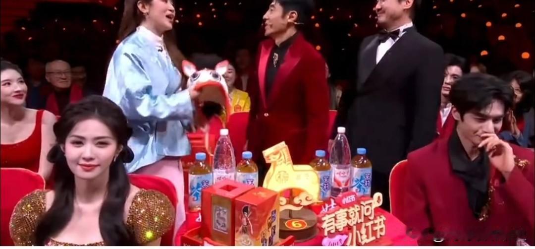 沈腾今晚又“出事”了！跑调后对马丽说了一句话，暴露了14年的秘密今晚春晚，沈