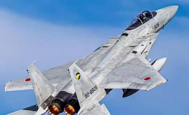 12架日本战机实弹起飞，直扑辽宁号？危险信号出现，中方需警惕事情得从辽宁舰编