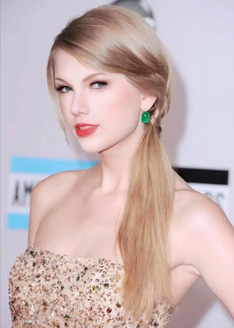 音乐魅力与舞台风采「无人能敌」全球流行音乐巨星泰勒·斯威夫特（TaylorSw