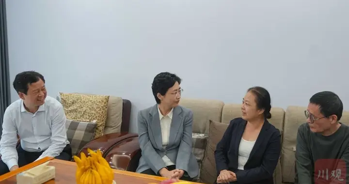 省长施小琳, 看望赵一曼孙女