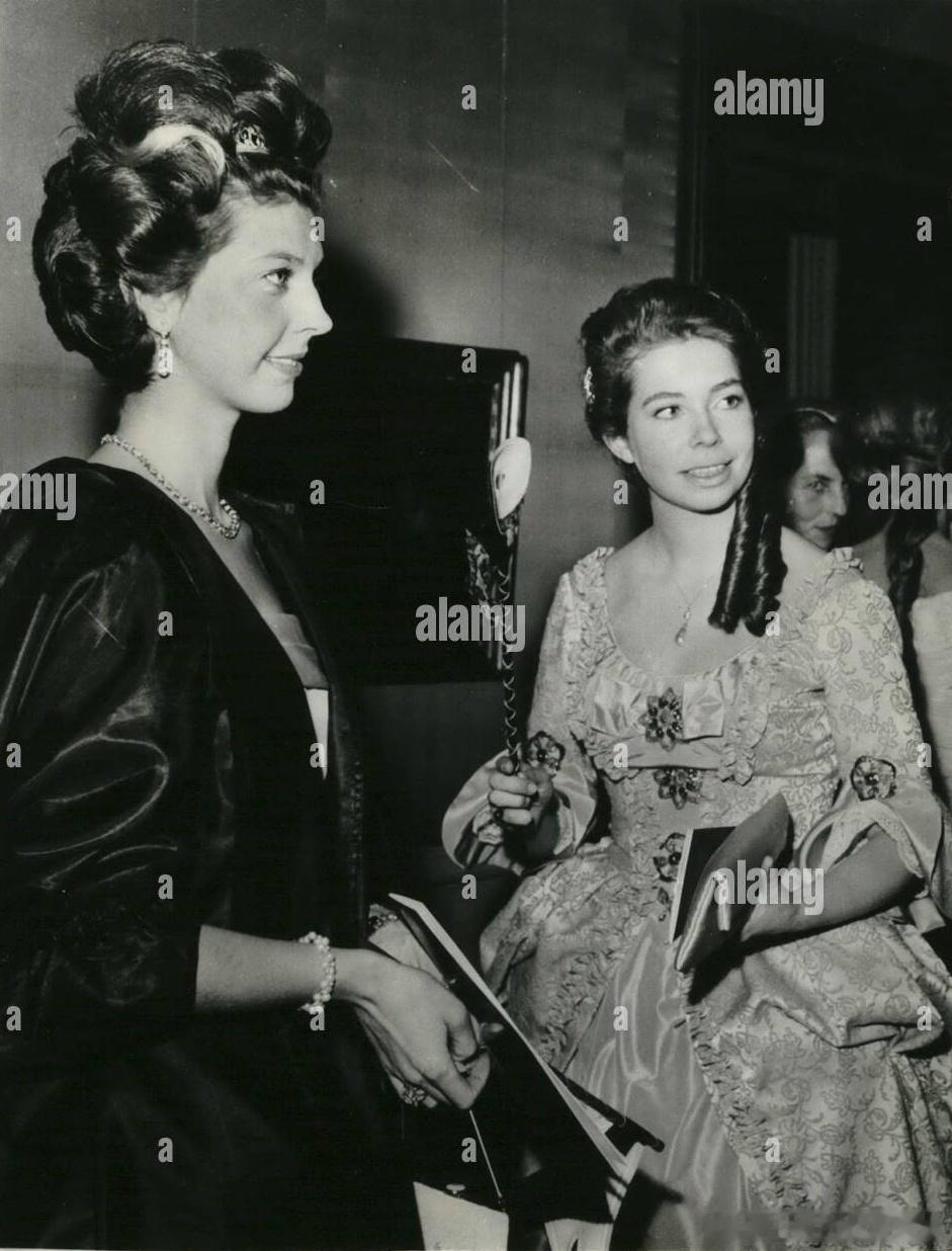 老照片1963年，瑞典国王卡尔十六世·古斯塔夫，西比拉王妃及其三个女儿和丹麦公