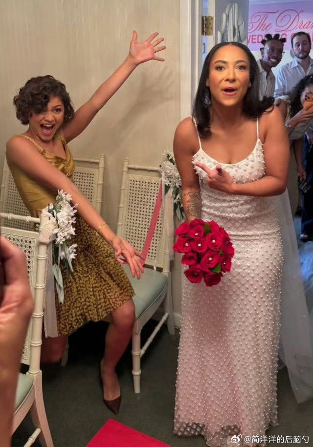 赞达亚成为证婚人了《爱情抓马》真的很drama了，A24在拉斯维加斯的一处场所里