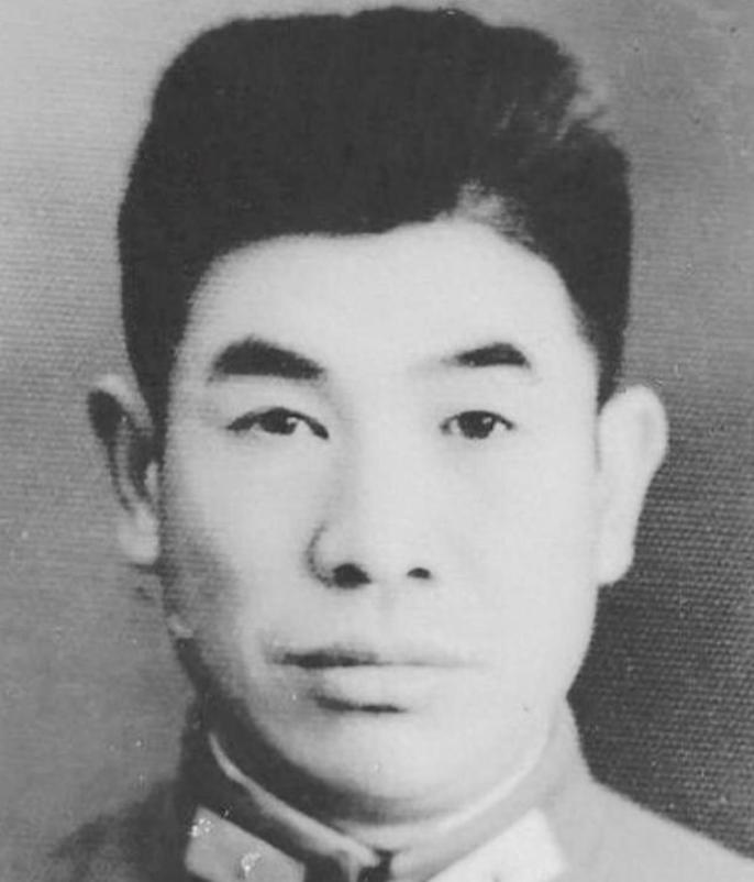 1948年底的淮海战场上，国民党第二兵团副司令高吉人在陈官庄战役中被炮弹炸成重伤