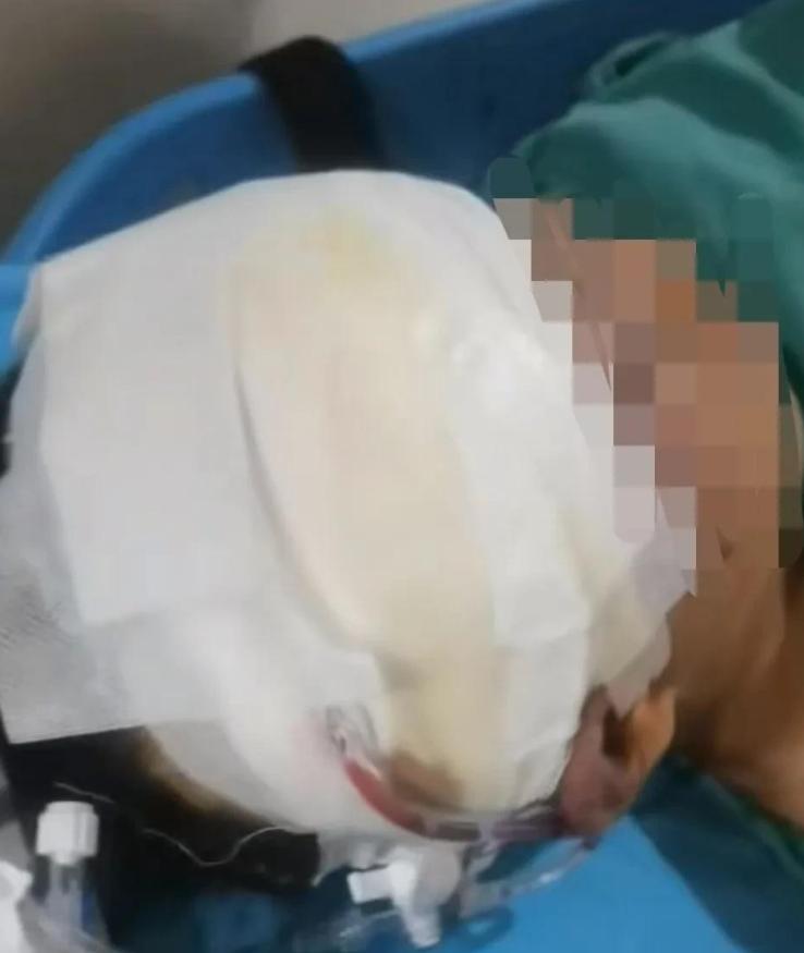 江西九江，13岁男孩因为叛逆，被父母送进了一家全封闭成长基地。基地铁律6个