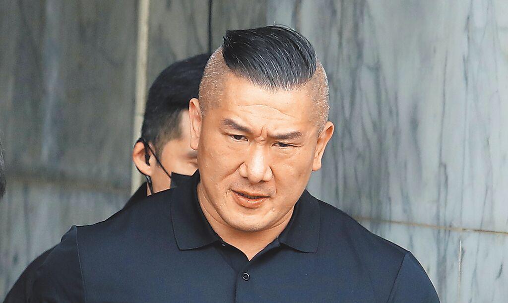 台湾网红“馆长”陈之汉(图1)到大陆旅游，将对民进党侧翼产生“团灭”效果，包括“