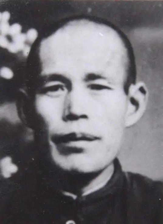 1934年12月，在大雪纷飞之中，红25军长征来到晋西北时，因为不熟悉当地情况，