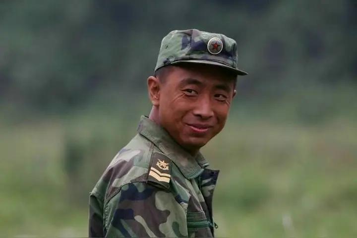 《士兵突击》里老马班长说的这句话，真的太扎心也太现实：“别混日子了，小心让日子