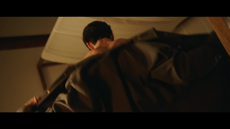 王玉雯演我看陈星旭背肌谁懂～王玉雯看陈星旭背肌的眼神，从好奇打量到满眼惊艳，把