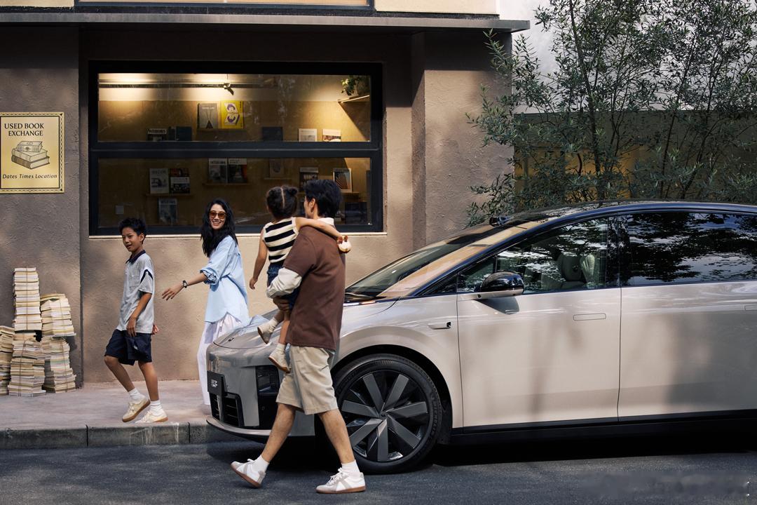 理想i8接下来的几个节点，18号大家可以去看看车，看完才能体会i8的空