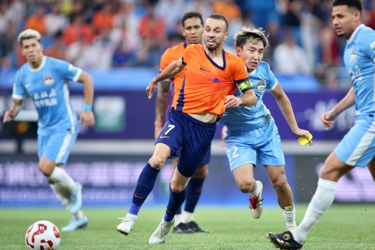 津媒: 中超转会大戏拉开帷幕, 引援补强已成为各队当下最重要工作