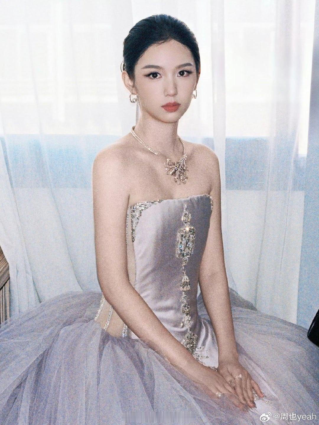 周也海边胶片周也海边胶片，很公主👸