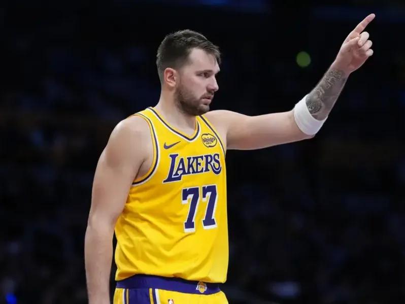 湖人夺冠无望看看核心球员就知道东契奇：数据刷子防守漏勺双手摊子里弗斯：