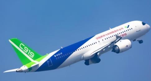 美国这一刀捅的可真够狠！一刀直插C919命脉，中国引以为傲的商飞C919客机，交